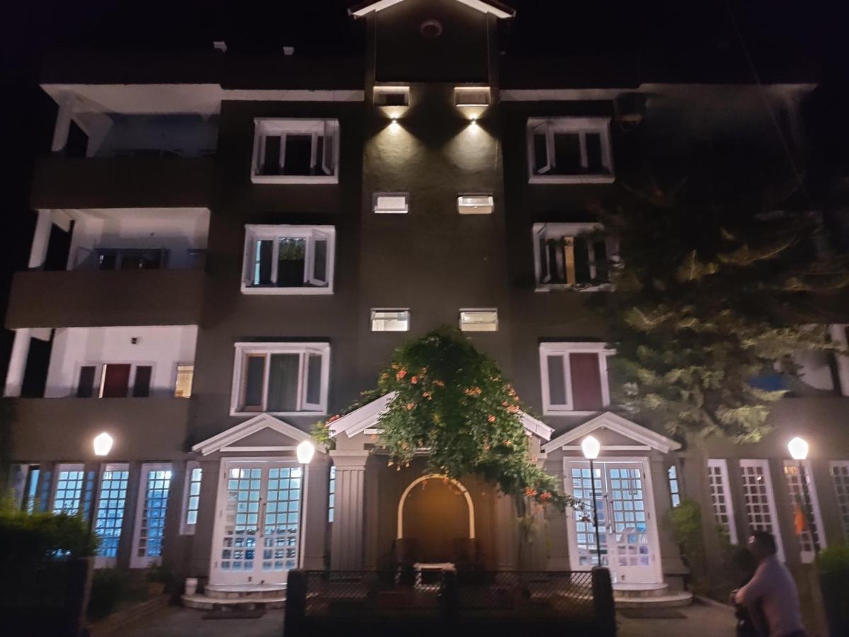 Hotel Royal Chamba  Exterior photo